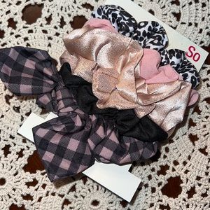 🌸New with tags 6 pack SO brand hair scrunchies